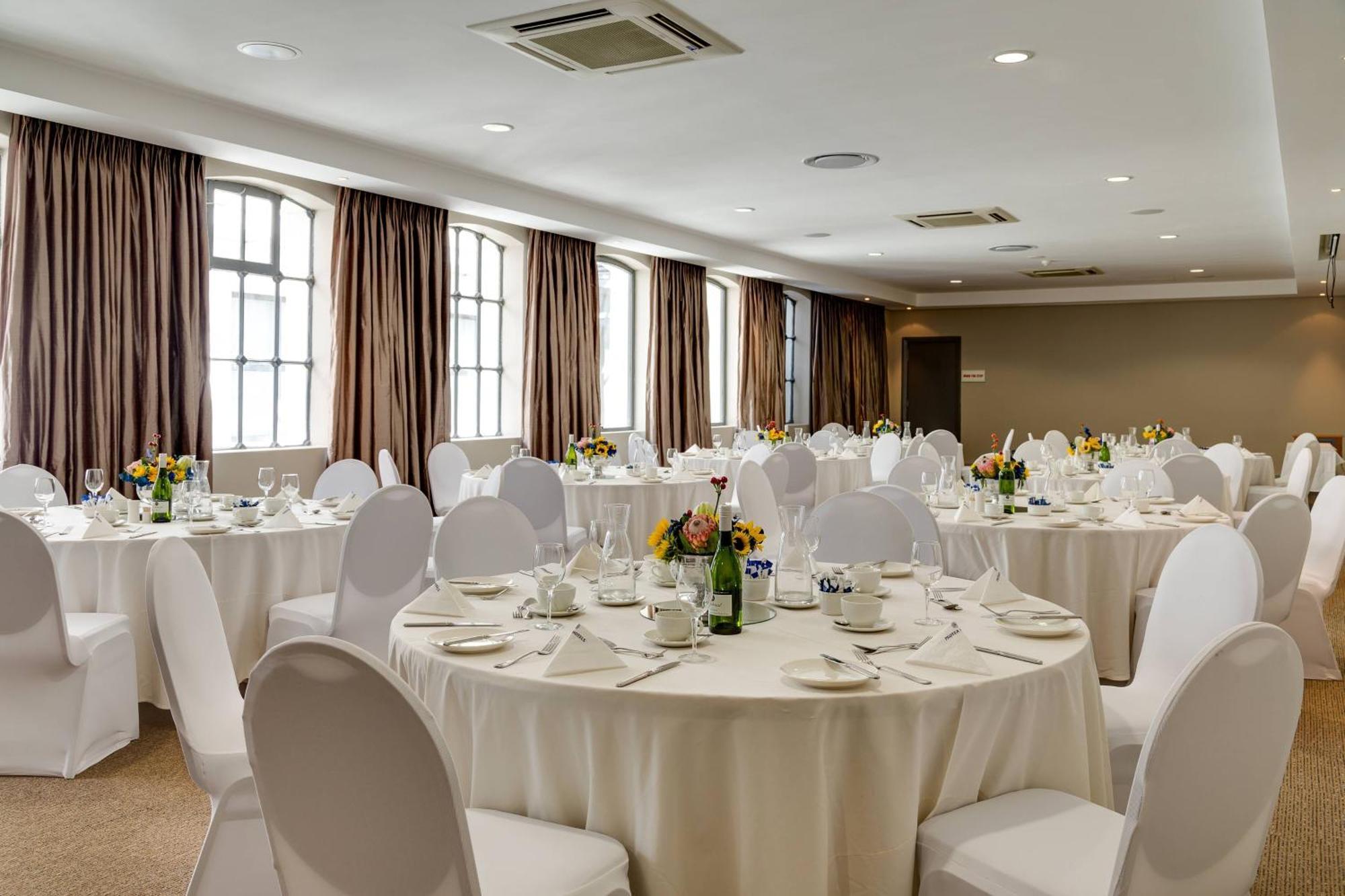 Protea Hotel By Marriott Cape Town Waterfront Breakwater Lodge מראה חיצוני תמונה