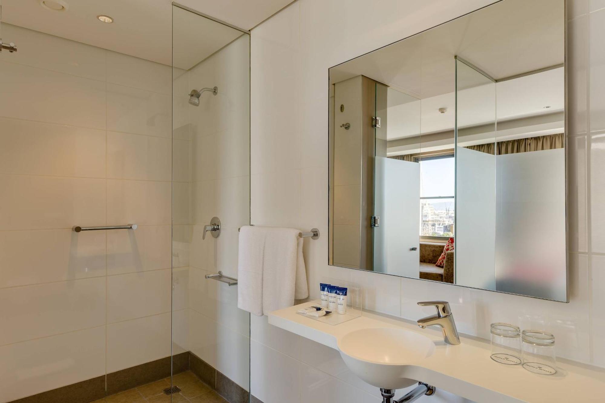 Protea Hotel By Marriott Cape Town Waterfront Breakwater Lodge מראה חיצוני תמונה