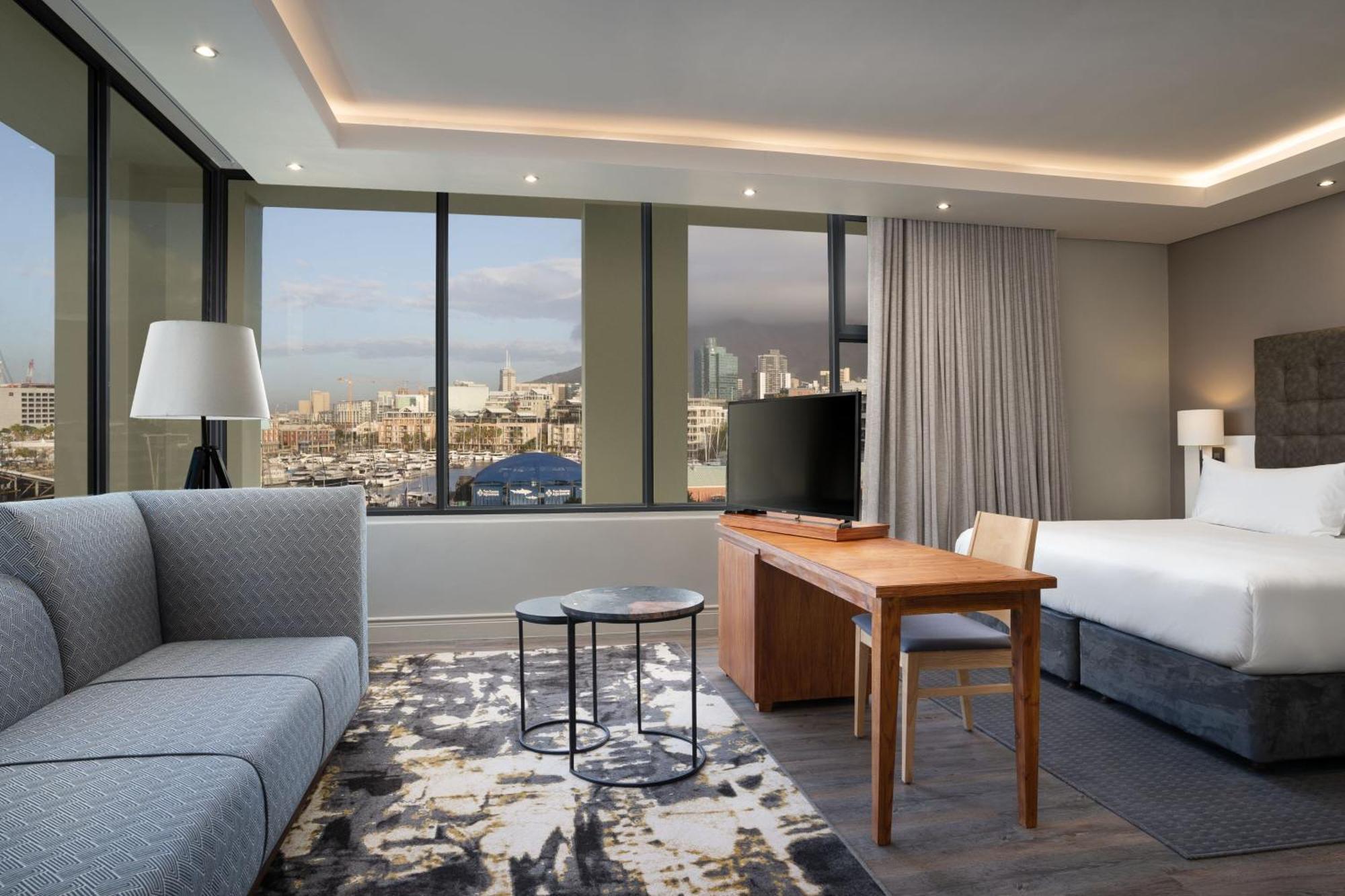 Protea Hotel By Marriott Cape Town Waterfront Breakwater Lodge מראה חיצוני תמונה