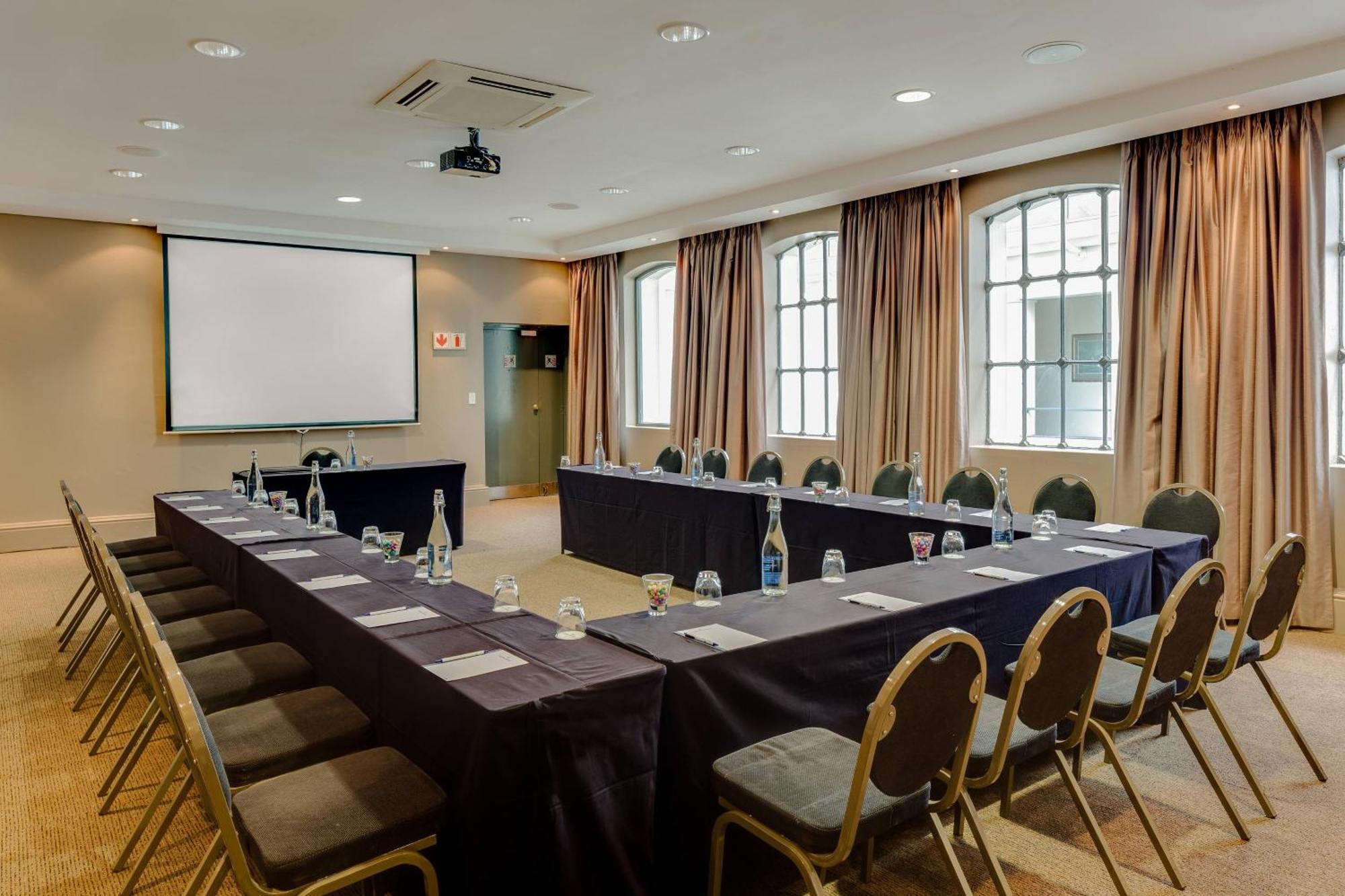 Protea Hotel By Marriott Cape Town Waterfront Breakwater Lodge מראה חיצוני תמונה