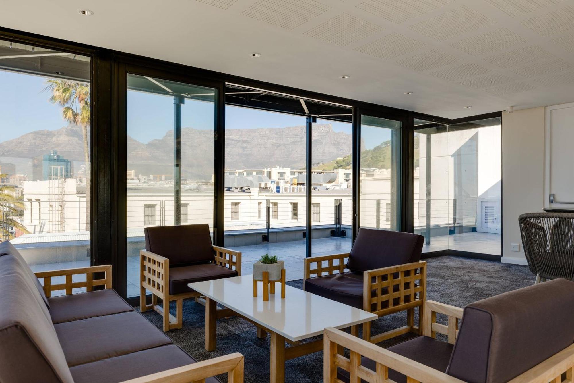Protea Hotel By Marriott Cape Town Waterfront Breakwater Lodge מראה חיצוני תמונה
