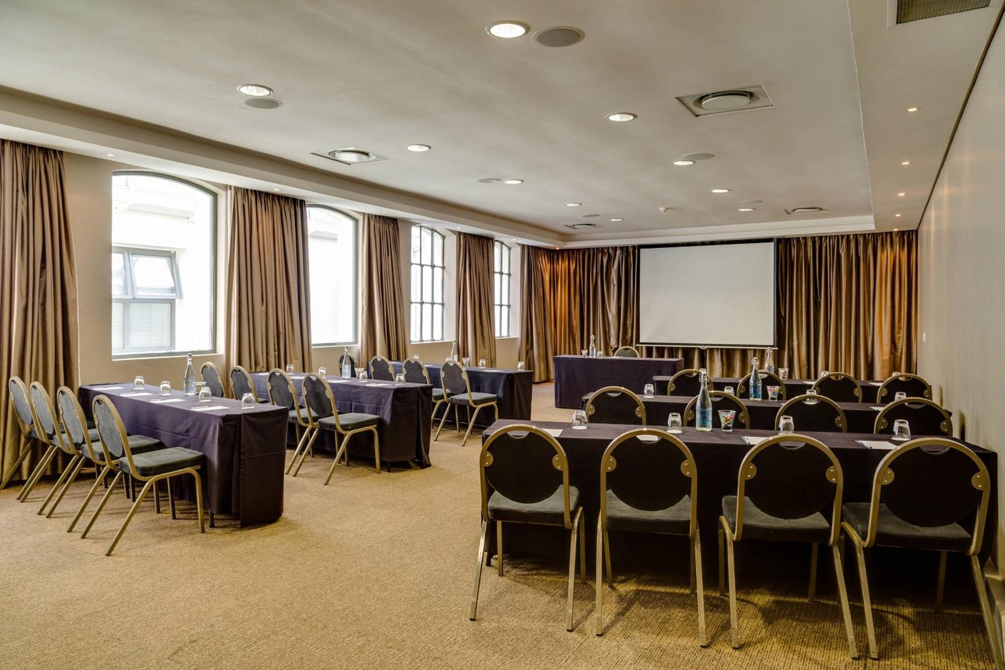 Protea Hotel By Marriott Cape Town Waterfront Breakwater Lodge מראה חיצוני תמונה