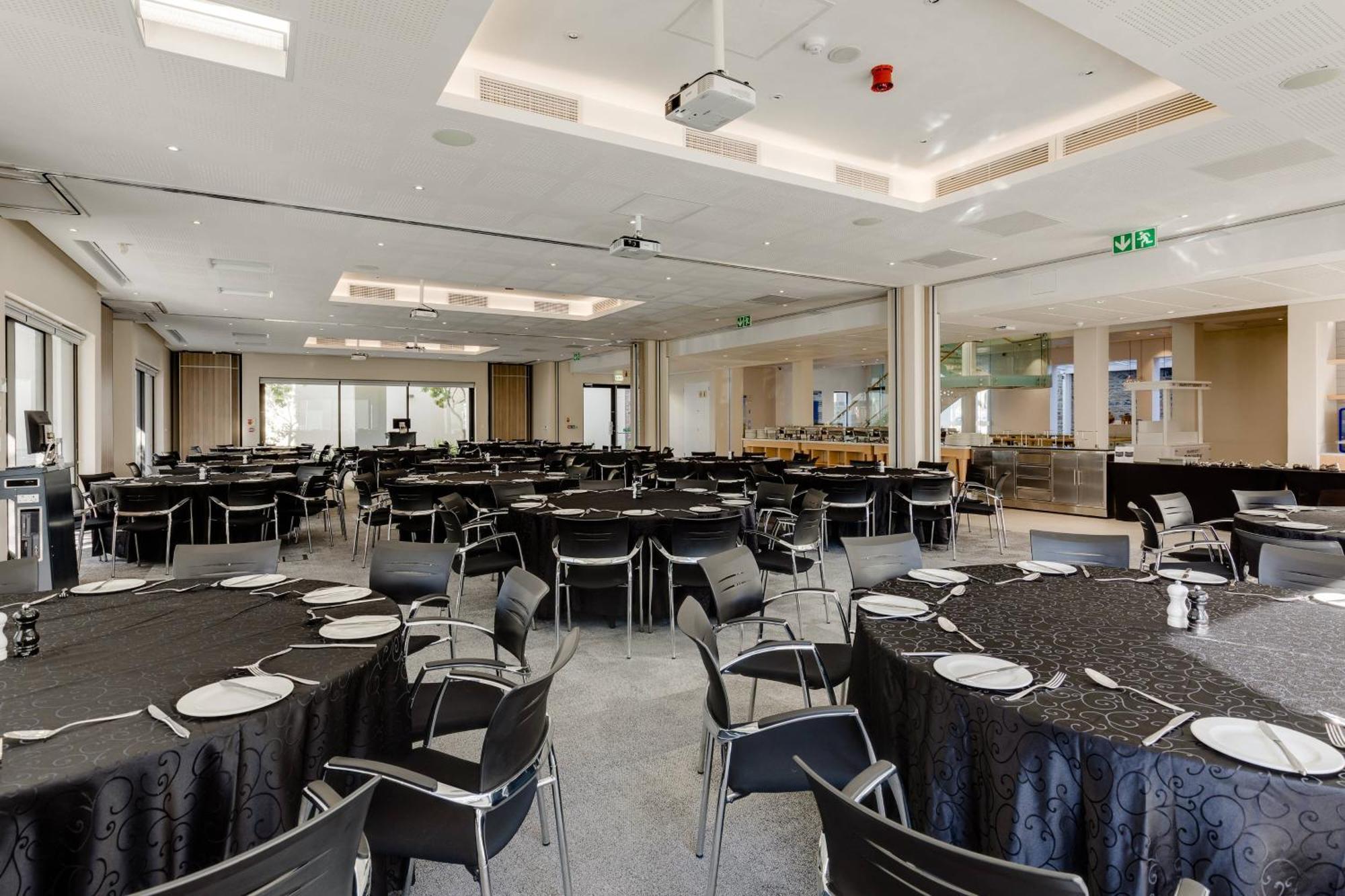 Protea Hotel By Marriott Cape Town Waterfront Breakwater Lodge מראה חיצוני תמונה