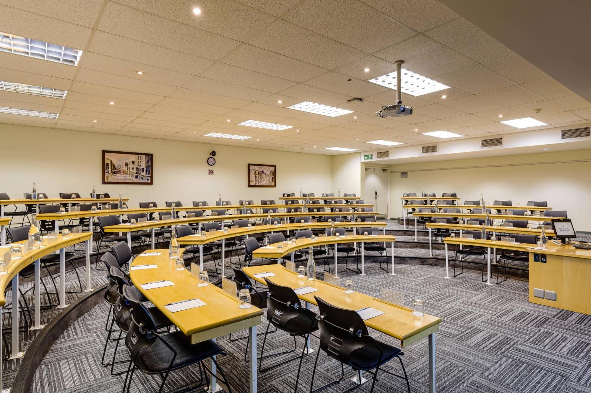 Protea Hotel By Marriott Cape Town Waterfront Breakwater Lodge מראה חיצוני תמונה