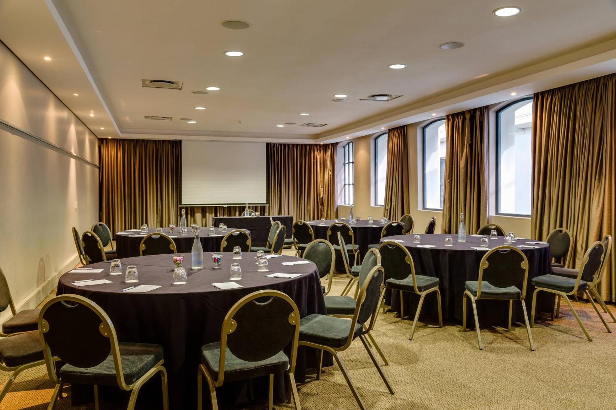 Protea Hotel By Marriott Cape Town Waterfront Breakwater Lodge מראה חיצוני תמונה