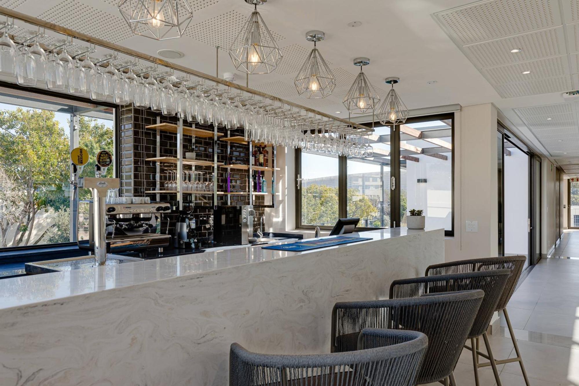 Protea Hotel By Marriott Cape Town Waterfront Breakwater Lodge מראה חיצוני תמונה