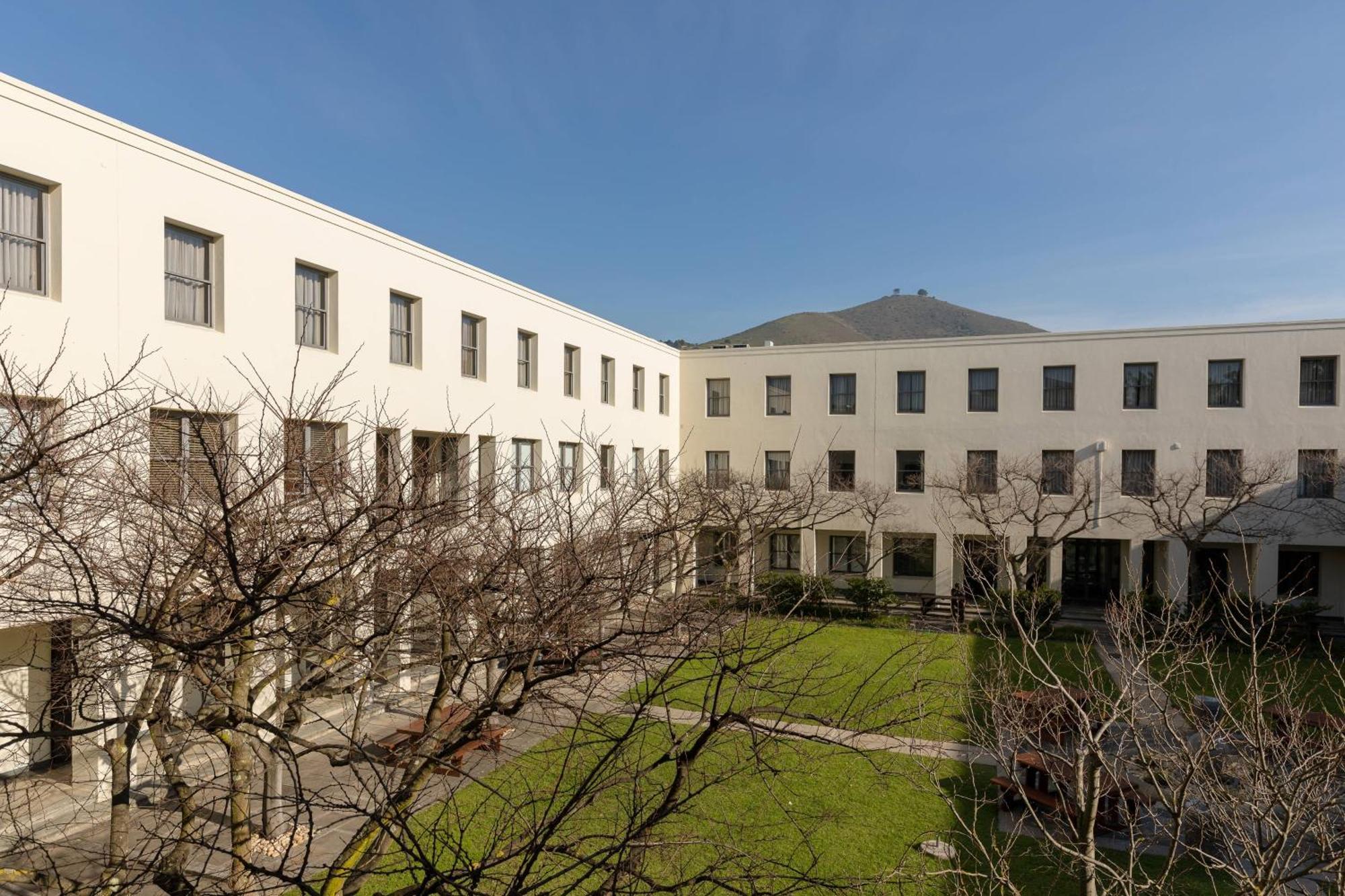 Protea Hotel By Marriott Cape Town Waterfront Breakwater Lodge מראה חיצוני תמונה