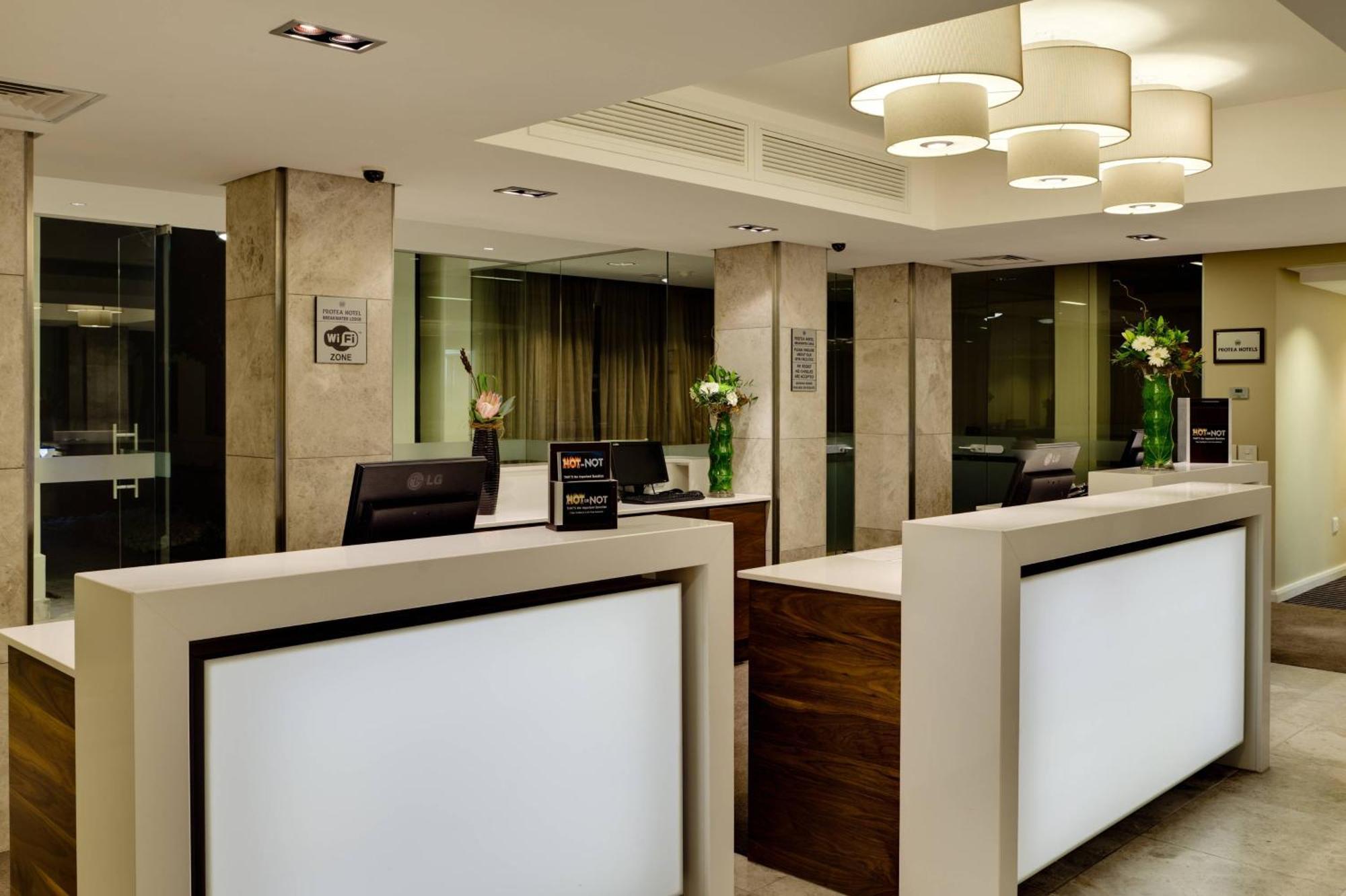 Protea Hotel By Marriott Cape Town Waterfront Breakwater Lodge מראה חיצוני תמונה