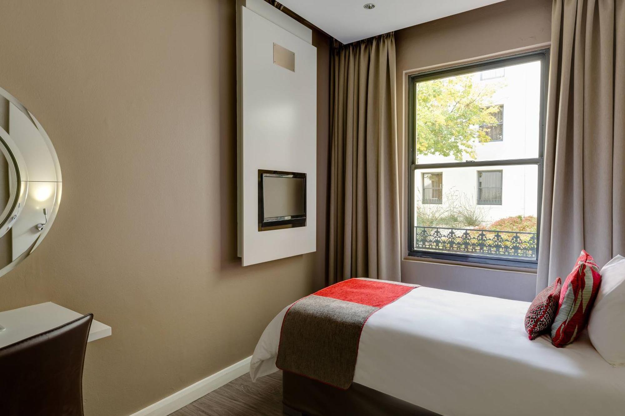 Protea Hotel By Marriott Cape Town Waterfront Breakwater Lodge מראה חיצוני תמונה
