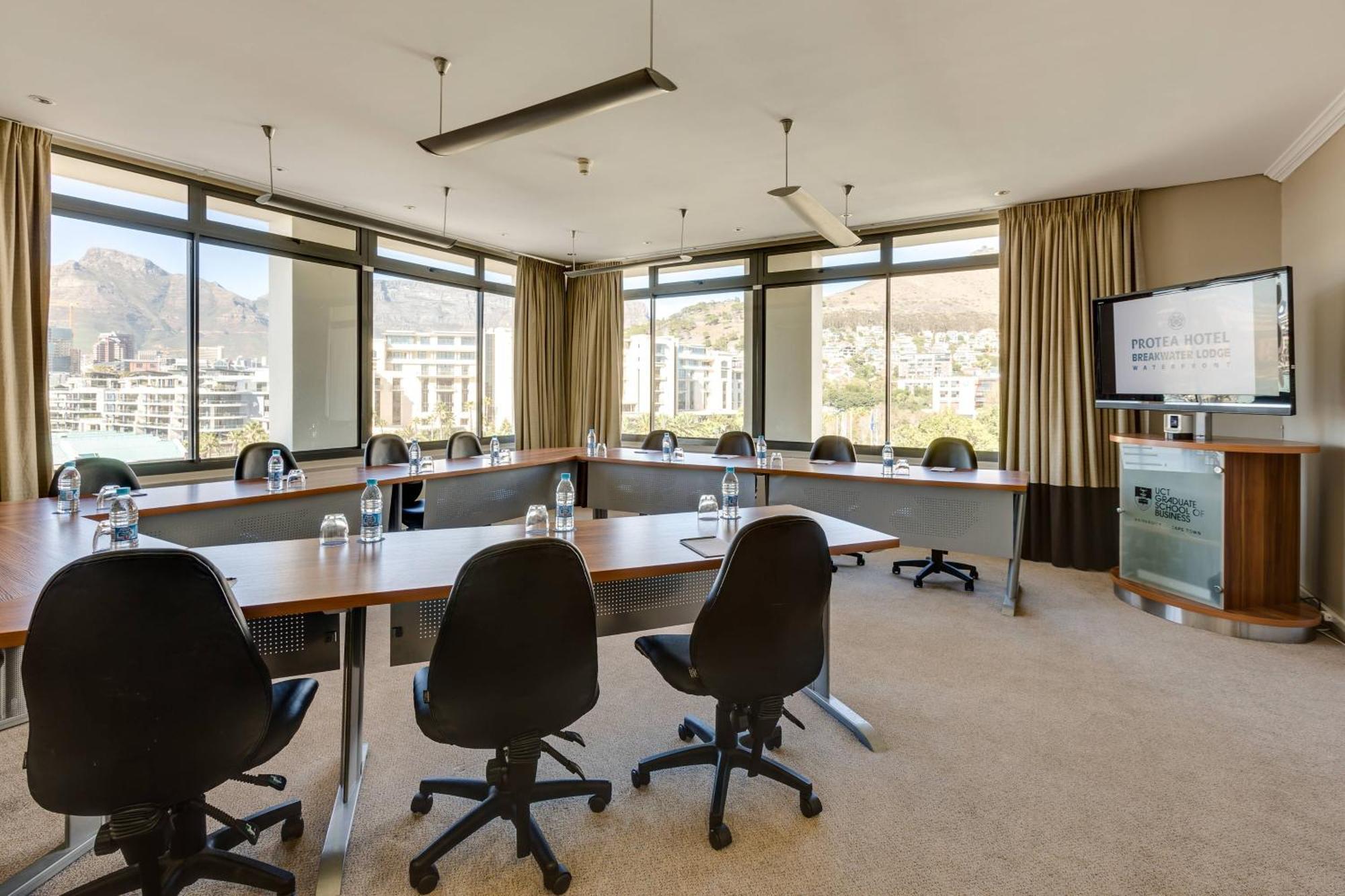 Protea Hotel By Marriott Cape Town Waterfront Breakwater Lodge מראה חיצוני תמונה