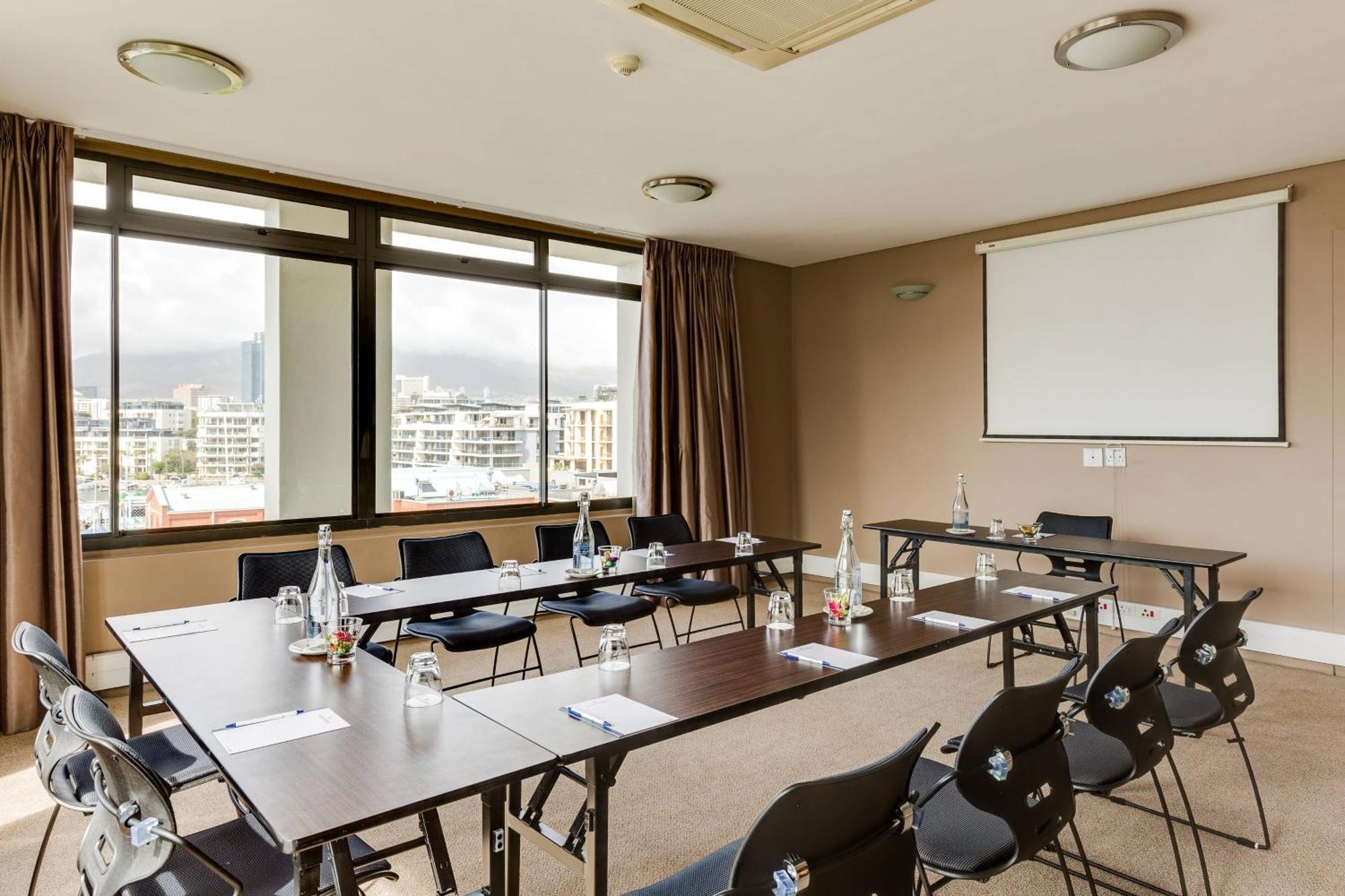Protea Hotel By Marriott Cape Town Waterfront Breakwater Lodge מראה חיצוני תמונה